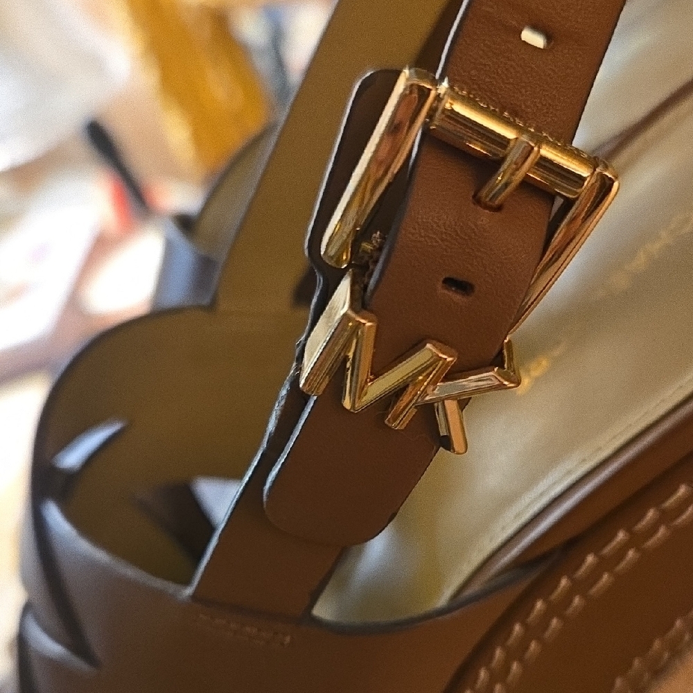 NWT Michael Kors Tan Wedge Sandals 8 - Picture 5 of 9